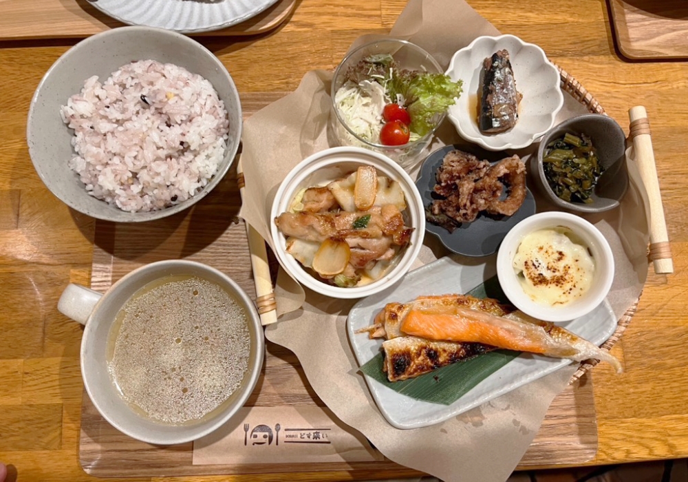 根室のバル風居酒屋「どす来い」